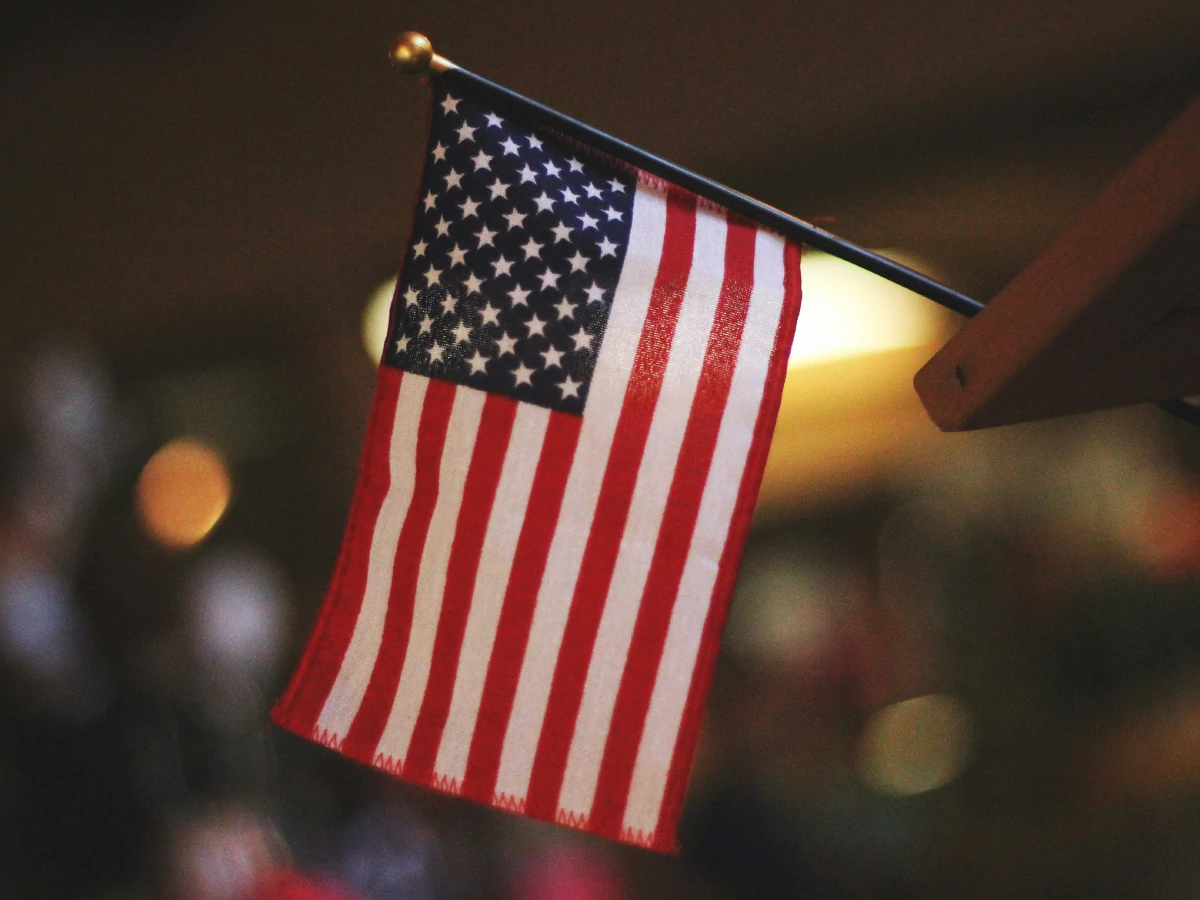 Bandera de EE. UU. ante el anuncio de una propuesta sobre las nuevas tarifas de la ciudadanía americana